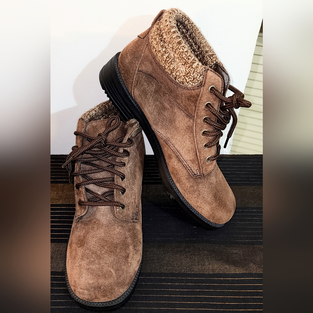 Predictions Leather Collections size 7W wide width Brown Lace Up Ankle Boots